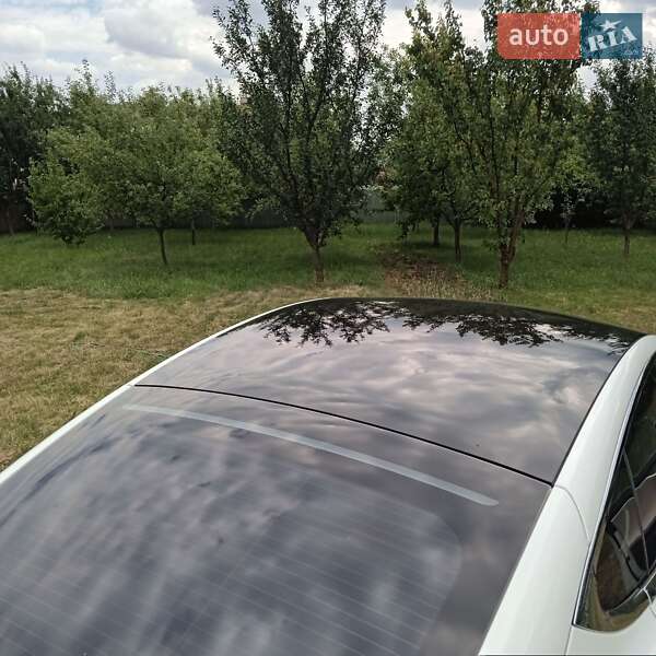 Лифтбек Tesla Model S 2017 в Ивано-Франковске