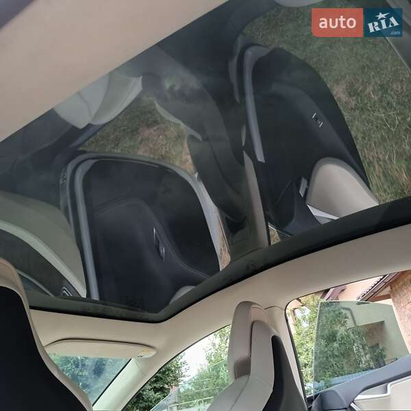Лифтбек Tesla Model S 2017 в Ивано-Франковске