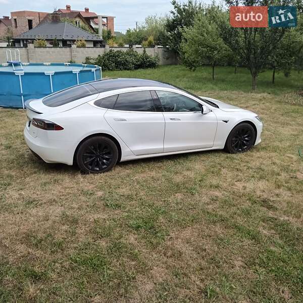 Лифтбек Tesla Model S 2017 в Ивано-Франковске