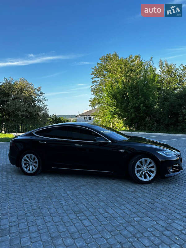 Лифтбек Tesla Model S 2016 в Львове