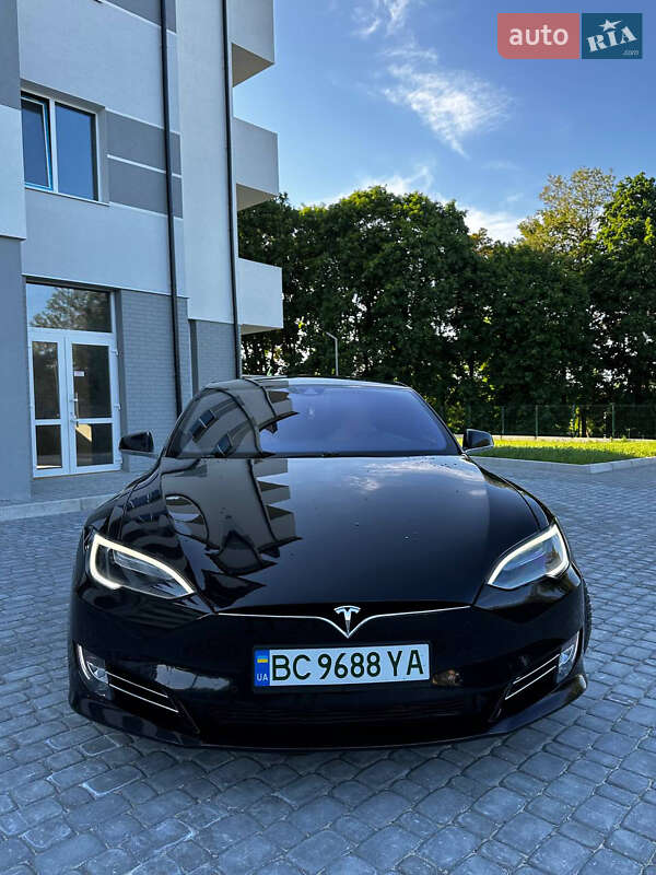 Лифтбек Tesla Model S 2016 в Львове