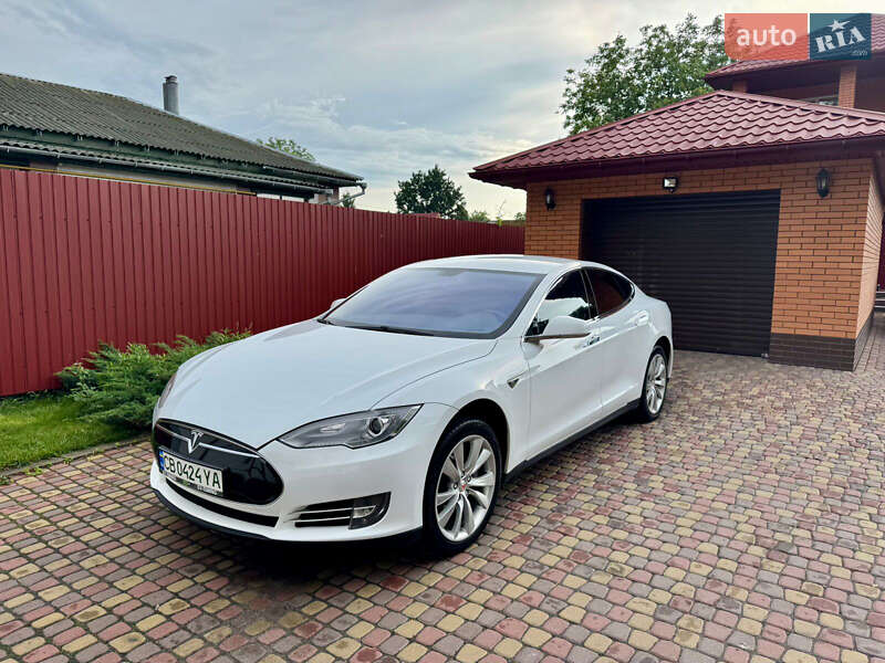 Лифтбек Tesla Model S 2014 в 