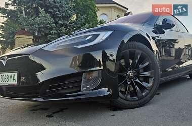 Лифтбек Tesla Model S 2017 в 