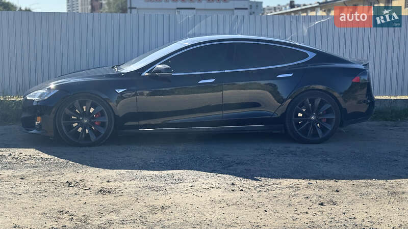 Лифтбек Tesla Model S 2015 в Львове