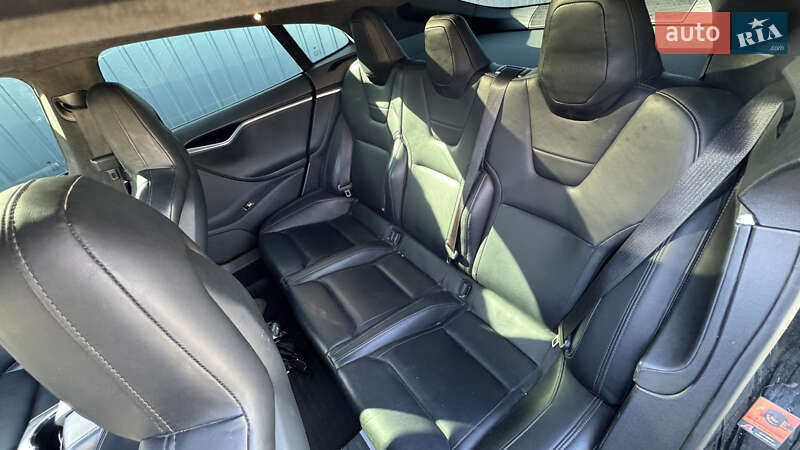 Лифтбек Tesla Model S 2015 в Львове