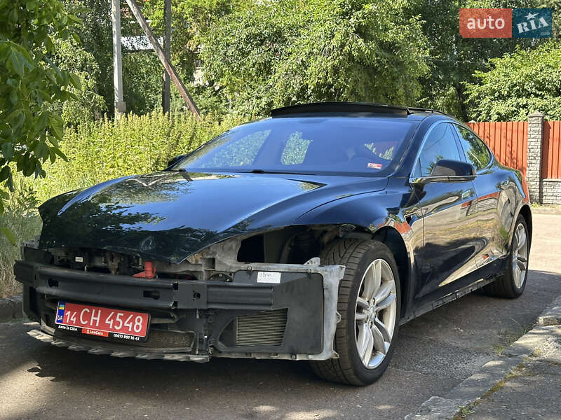 Лифтбек Tesla Model S 2013 в 