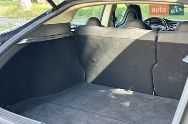Лифтбек Tesla Model S 2013 в 