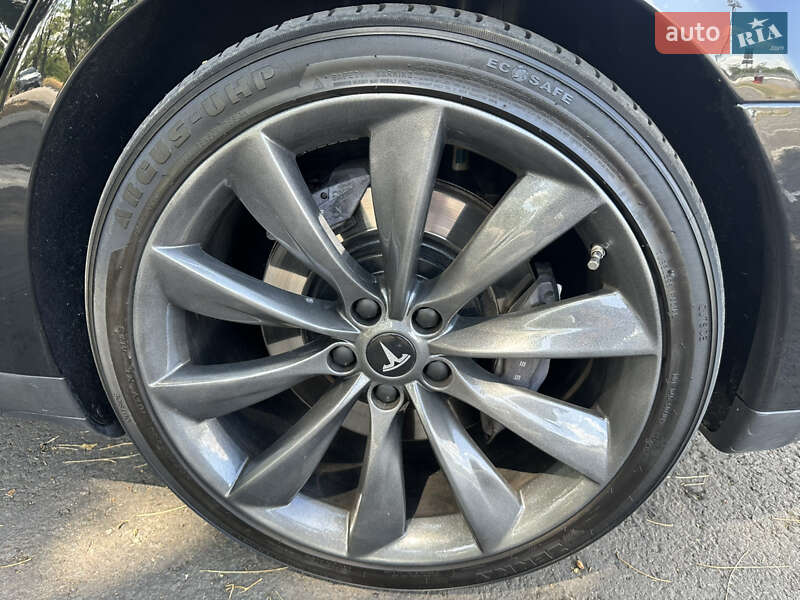 Лифтбек Tesla Model S 2014 в Николаеве