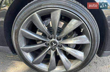 Лифтбек Tesla Model S 2014 в 