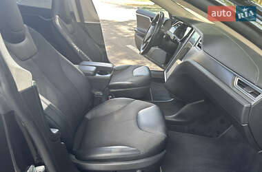 Лифтбек Tesla Model S 2014 в 
