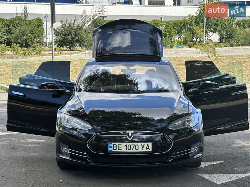 Tesla Model S 2014