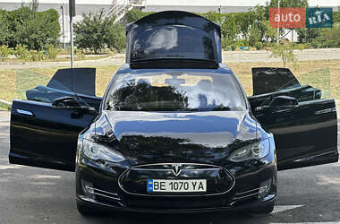Лифтбек Tesla Model S 2014 в 