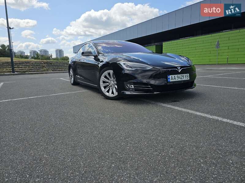 Лифтбек Tesla Model S 2018 в Киеве