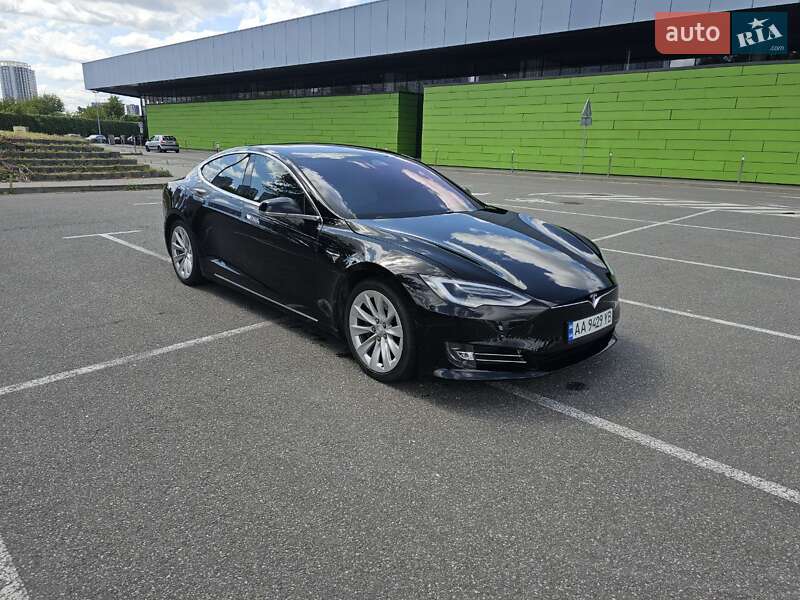 Лифтбек Tesla Model S 2018 в Киеве