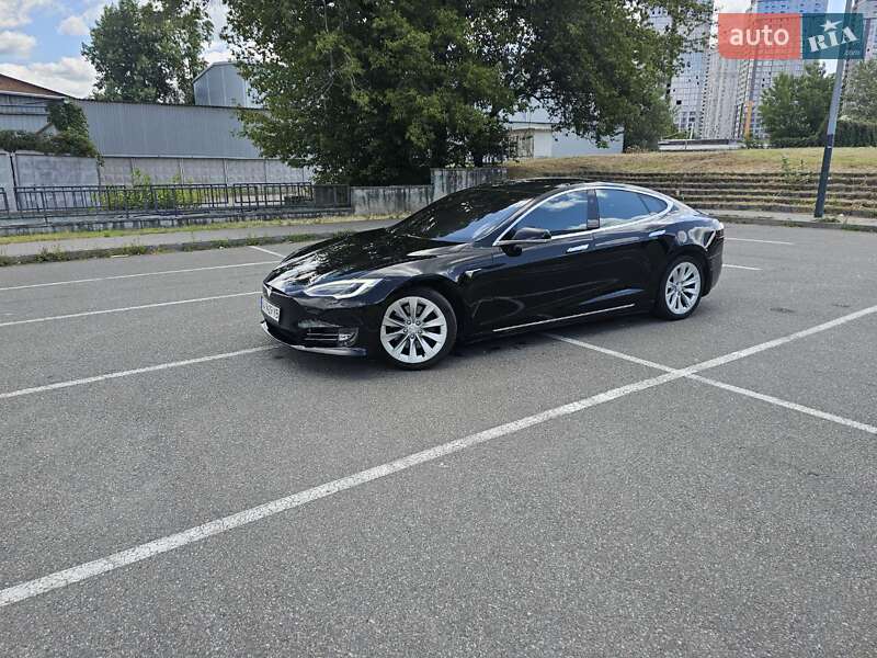 Лифтбек Tesla Model S 2018 в Киеве