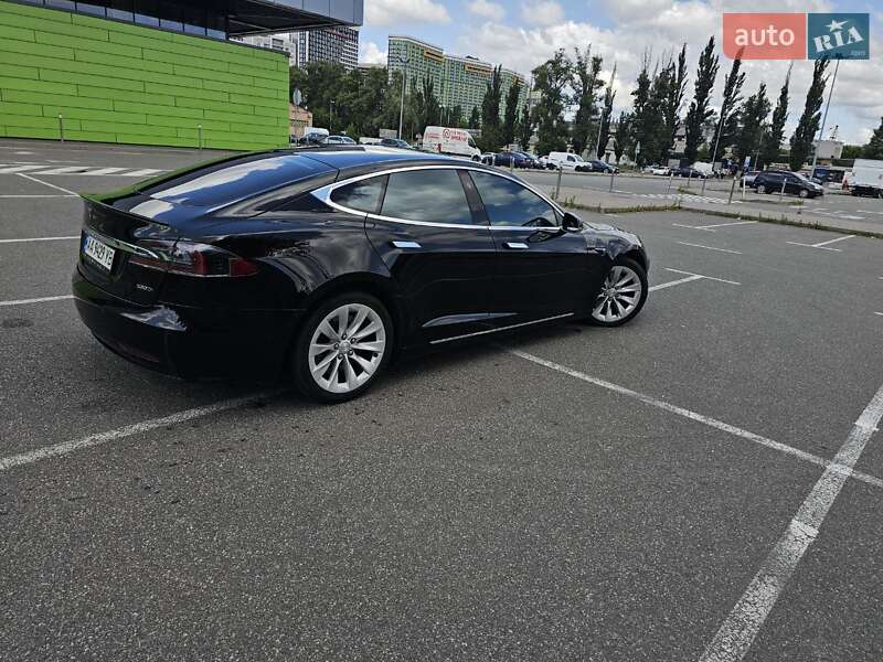 Лифтбек Tesla Model S 2018 в Киеве