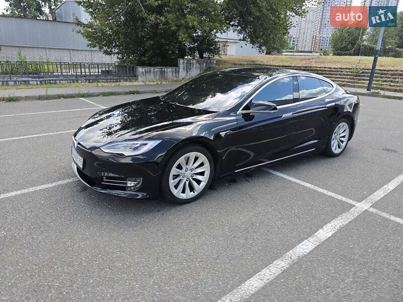 Лифтбек Tesla Model S 2018 в Киеве