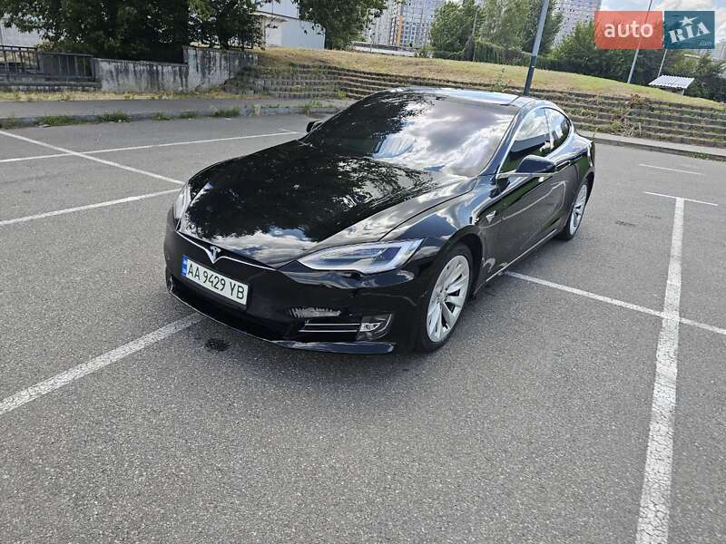 Лифтбек Tesla Model S 2018 в Киеве