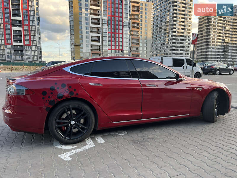 Лифтбек Tesla Model S 2015 в Киеве фото 2 Лифтбек Tesla Model S 2015 в Киеве