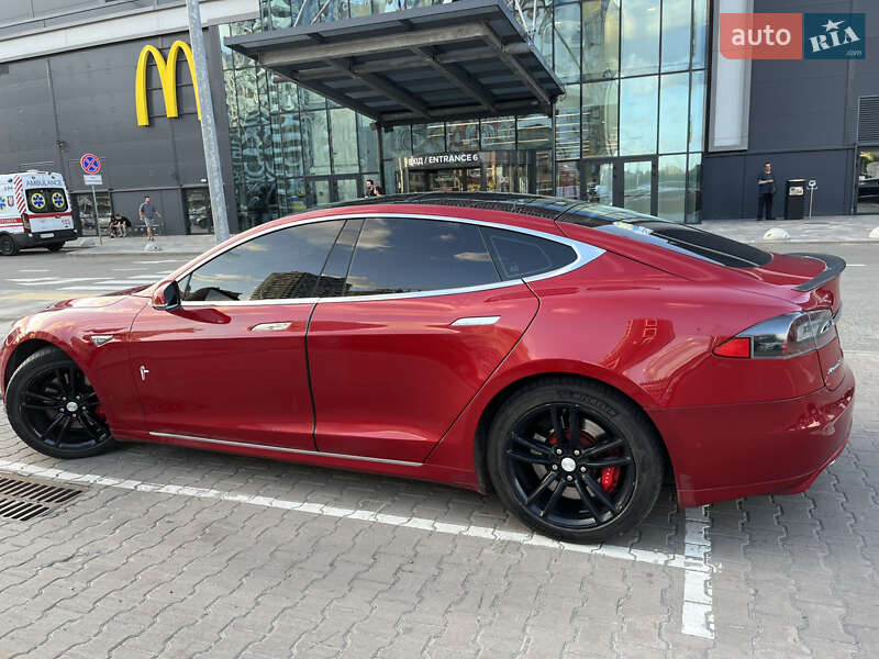 Лифтбек Tesla Model S 2015 в Киеве фото 8 Лифтбек Tesla Model S 2015 в Киеве