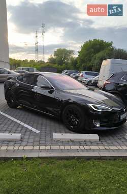 Ліфтбек Tesla Model S 2017 в Чернівцях