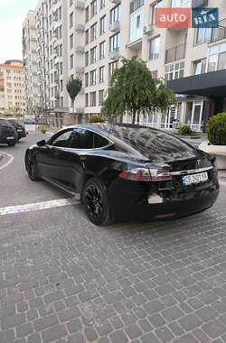 Лифтбек Tesla Model S 2017 в Черновцах