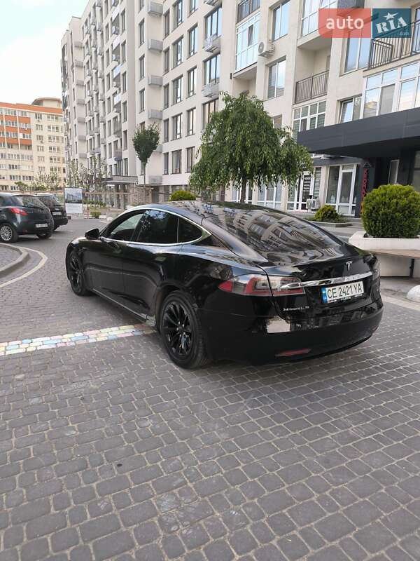 Лифтбек Tesla Model S 2017 в Черновцах