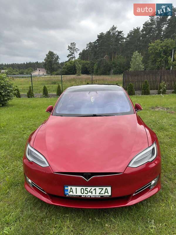 Лифтбек Tesla Model S 2018 в Киеве
