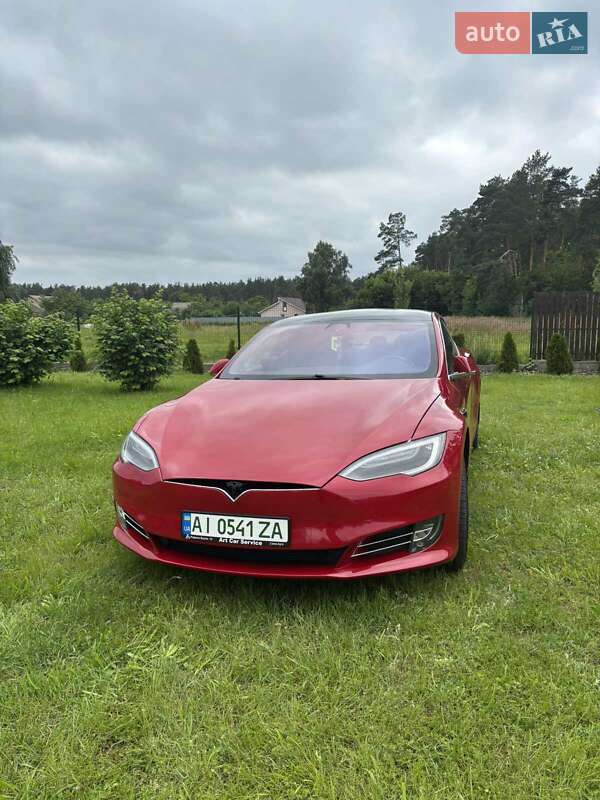 Лифтбек Tesla Model S 2018 в Киеве