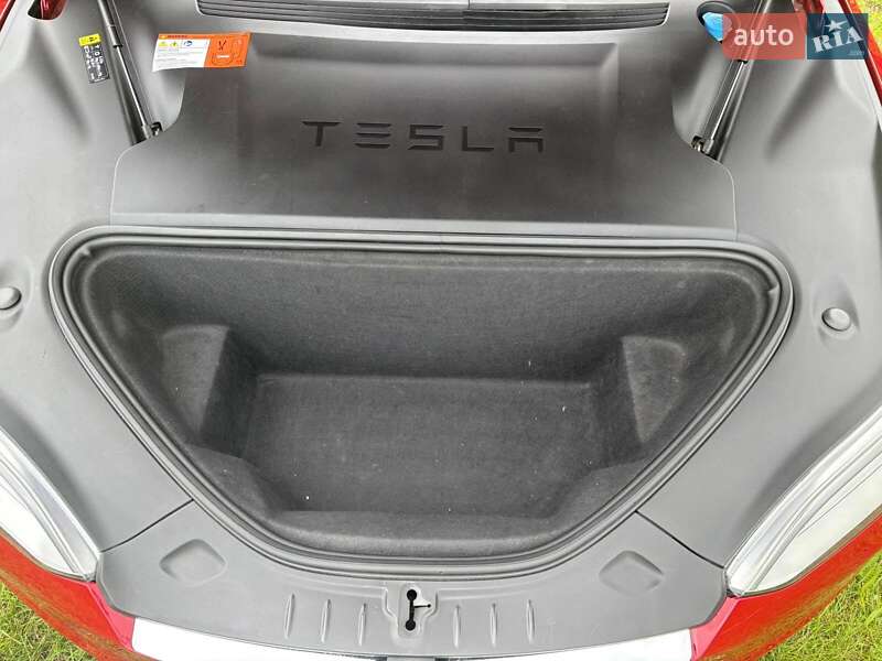 Лифтбек Tesla Model S 2018 в Киеве