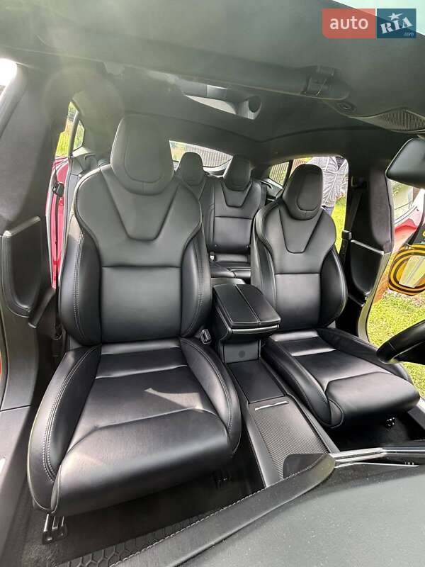 Лифтбек Tesla Model S 2018 в Киеве