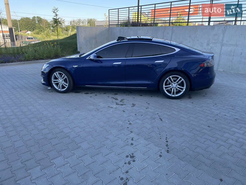 Лифтбек Tesla Model S 2016 в Дрогобыче
