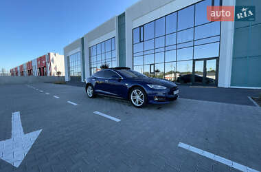 Лифтбек Tesla Model S 2016 в 