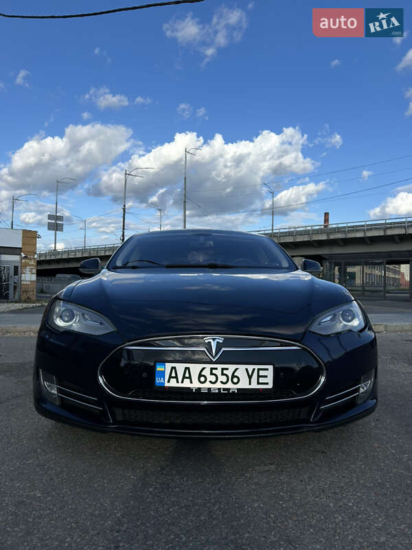 Ліфтбек Tesla Model S 2014 в Києві
