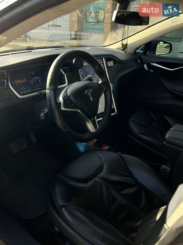 Ліфтбек Tesla Model S 2014 в Києві