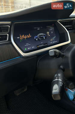 Лифтбек Tesla Model S 2014 в 