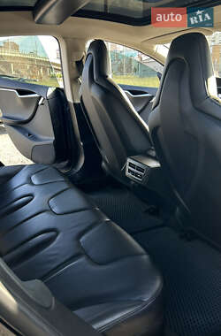 Лифтбек Tesla Model S 2014 в 
