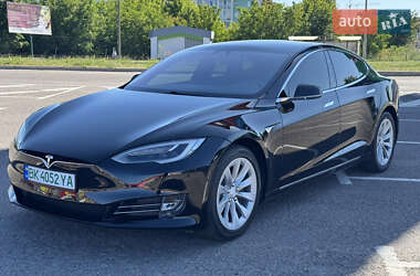 Лифтбек Tesla Model S 2018 в Ровно