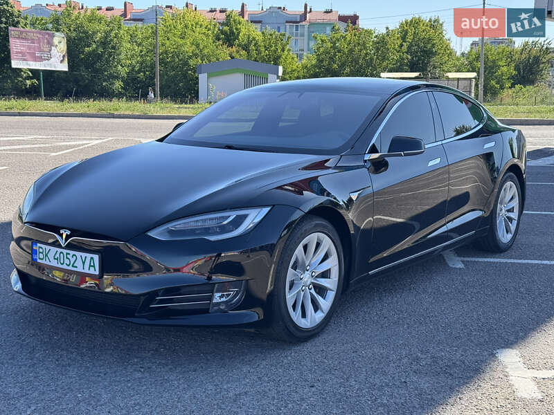 Ліфтбек Tesla Model S 2018 в 