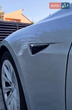 Лифтбек Tesla Model S 2016 в 