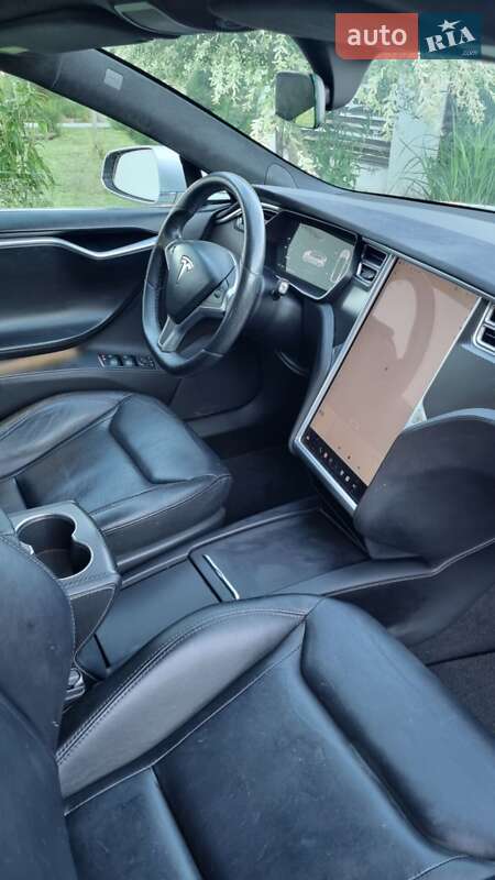Лифтбек Tesla Model S 2016 в Луцке