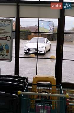 Ліфтбек Tesla Model S 2016 в 