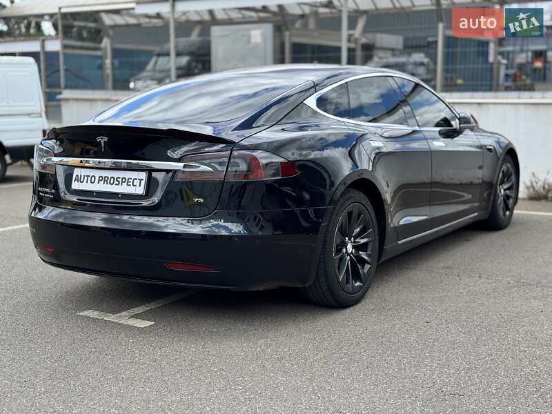 Лифтбек Tesla Model S 2017 в Кривом Роге