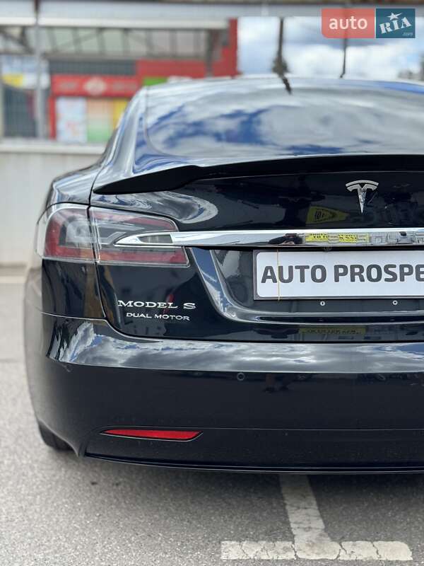 Лифтбек Tesla Model S 2017 в Кривом Роге