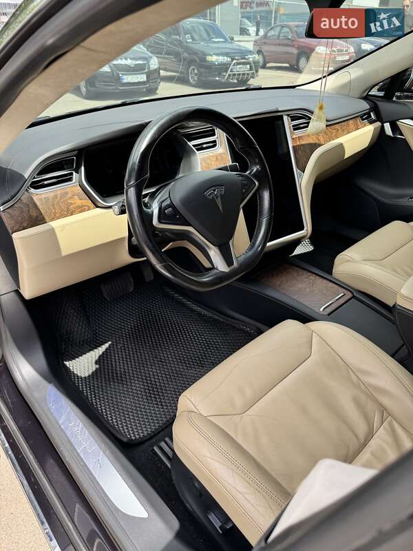 Лифтбек Tesla Model S 2017 в Кривом Роге