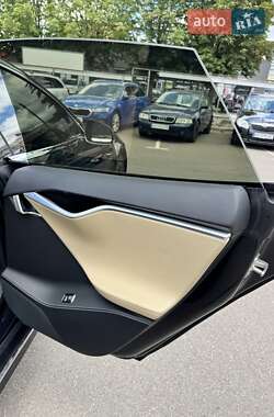 Лифтбек Tesla Model S 2017 в 