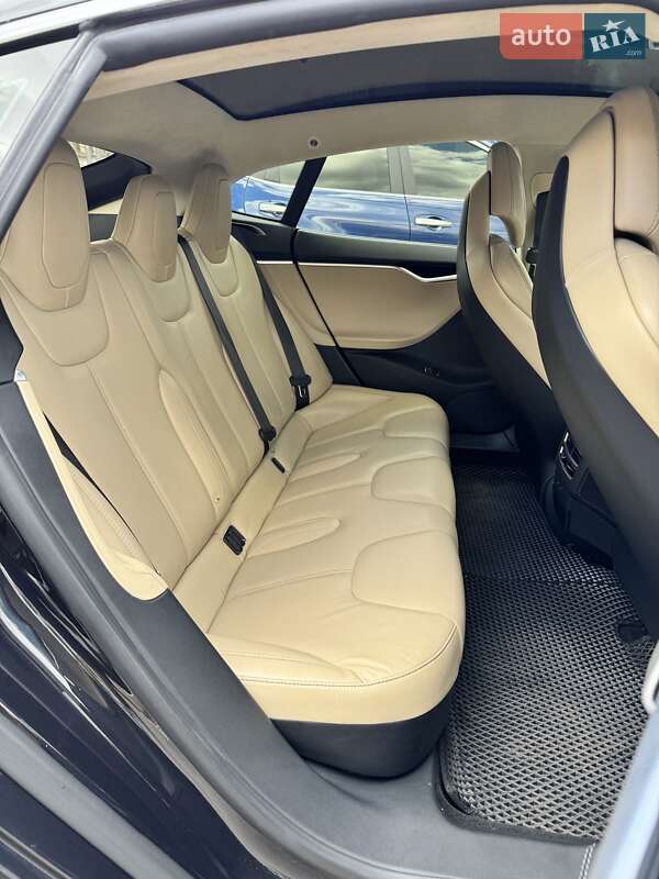Лифтбек Tesla Model S 2017 в Кривом Роге