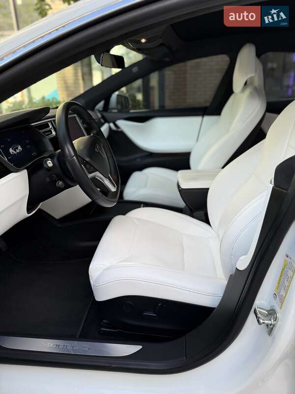 Лифтбек Tesla Model S 2017 в Киеве