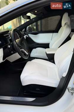 Лифтбек Tesla Model S 2017 в 