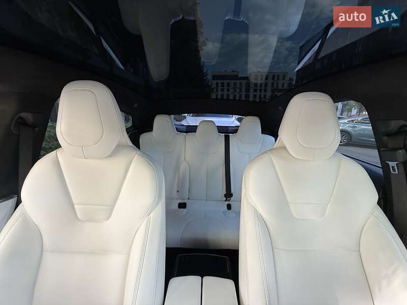 Лифтбек Tesla Model S 2017 в Киеве